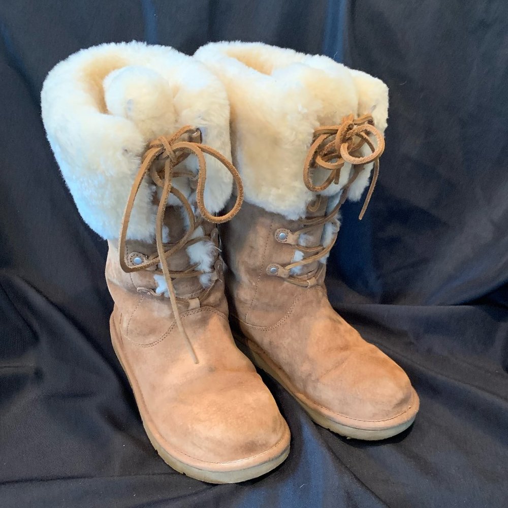 Ugg lace up Montclair 1892 snow boots- size 9